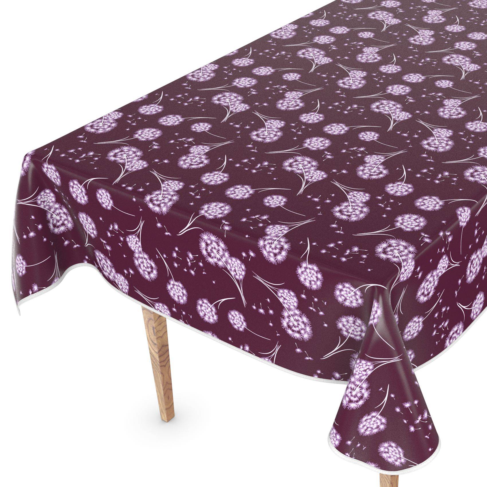 Ein rechteckiger Tisch, bedeckt mit einer purpurnen Tischdecke mit Blumenmuster, die über die Kanten drapiert ist, auf weißem Hintergrund.