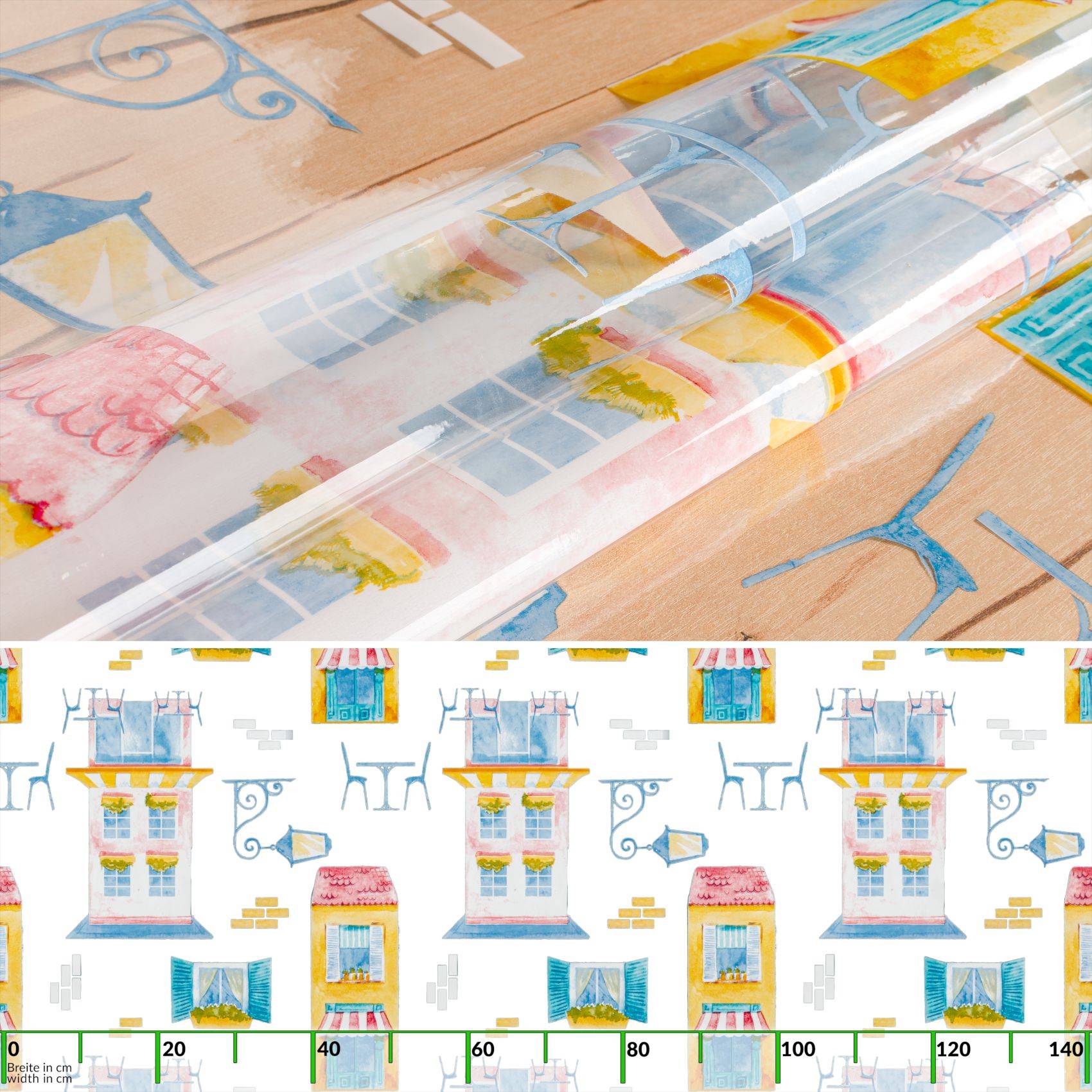 Bunte gemusterte Tapete wird aus einer Rolle abgerollt und zeigt wiederholte Haus- und Fenster-Motive auf weißem Hintergrund mit Pastellblau-, Gelb- und Rosakzenten.