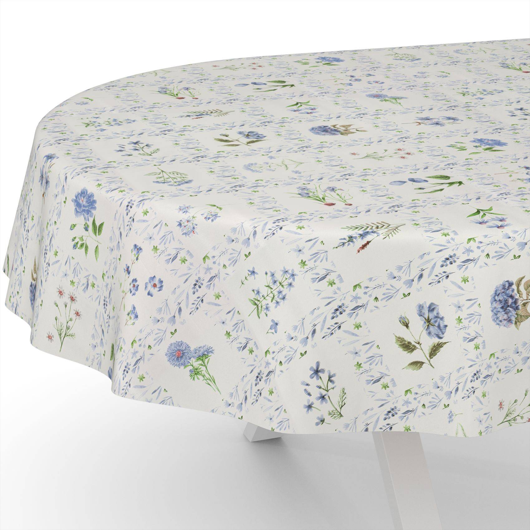Weiße Tischdecke mit einem zarten blau-grünen Blumenmuster, das über einem Tisch drapiert ist