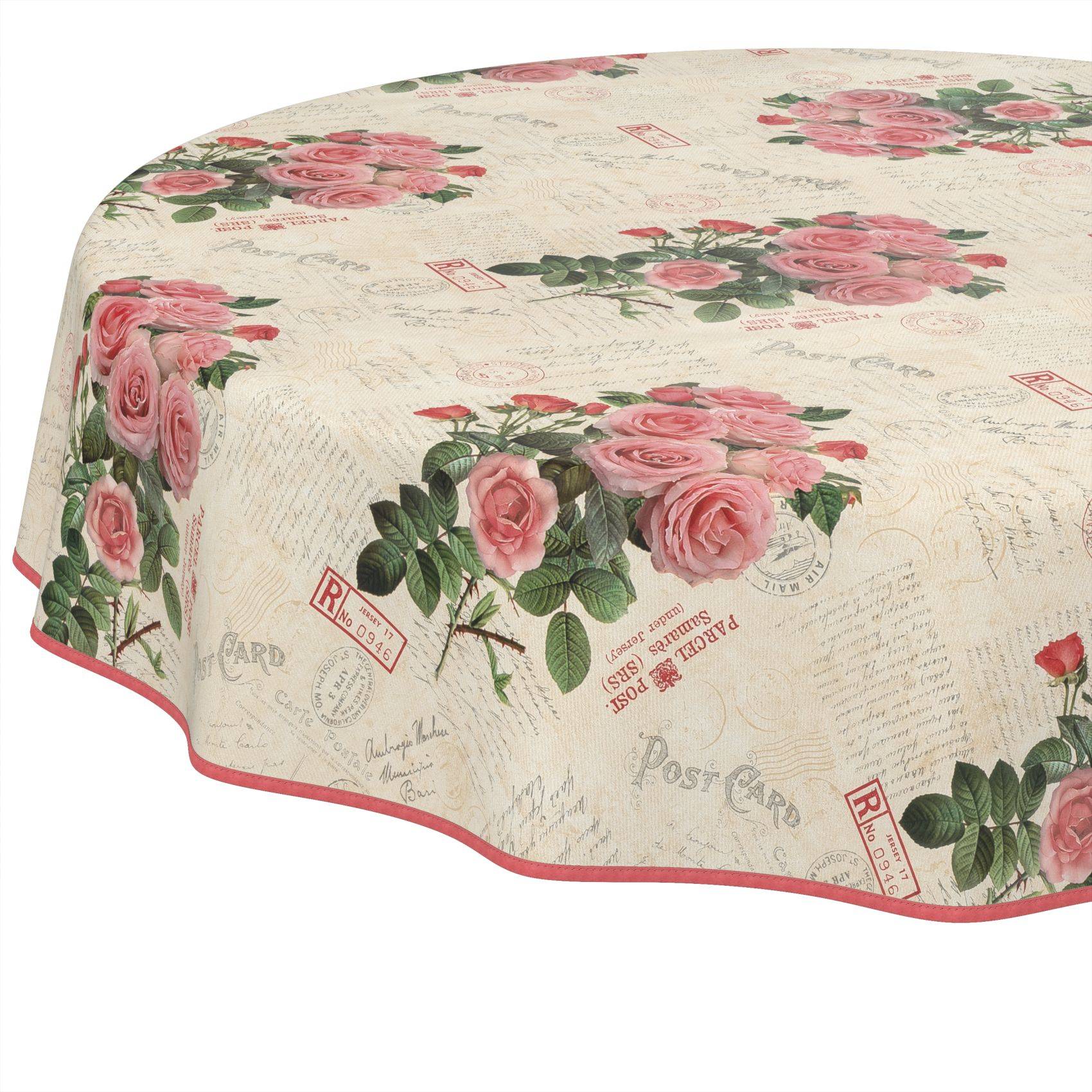 Blumige Tischdecke mit rosa Rosen, grünen Blättern und Vintage-Postkarten-Schriftzug auf cremefarbenem Hintergrund mit rotem Rand.