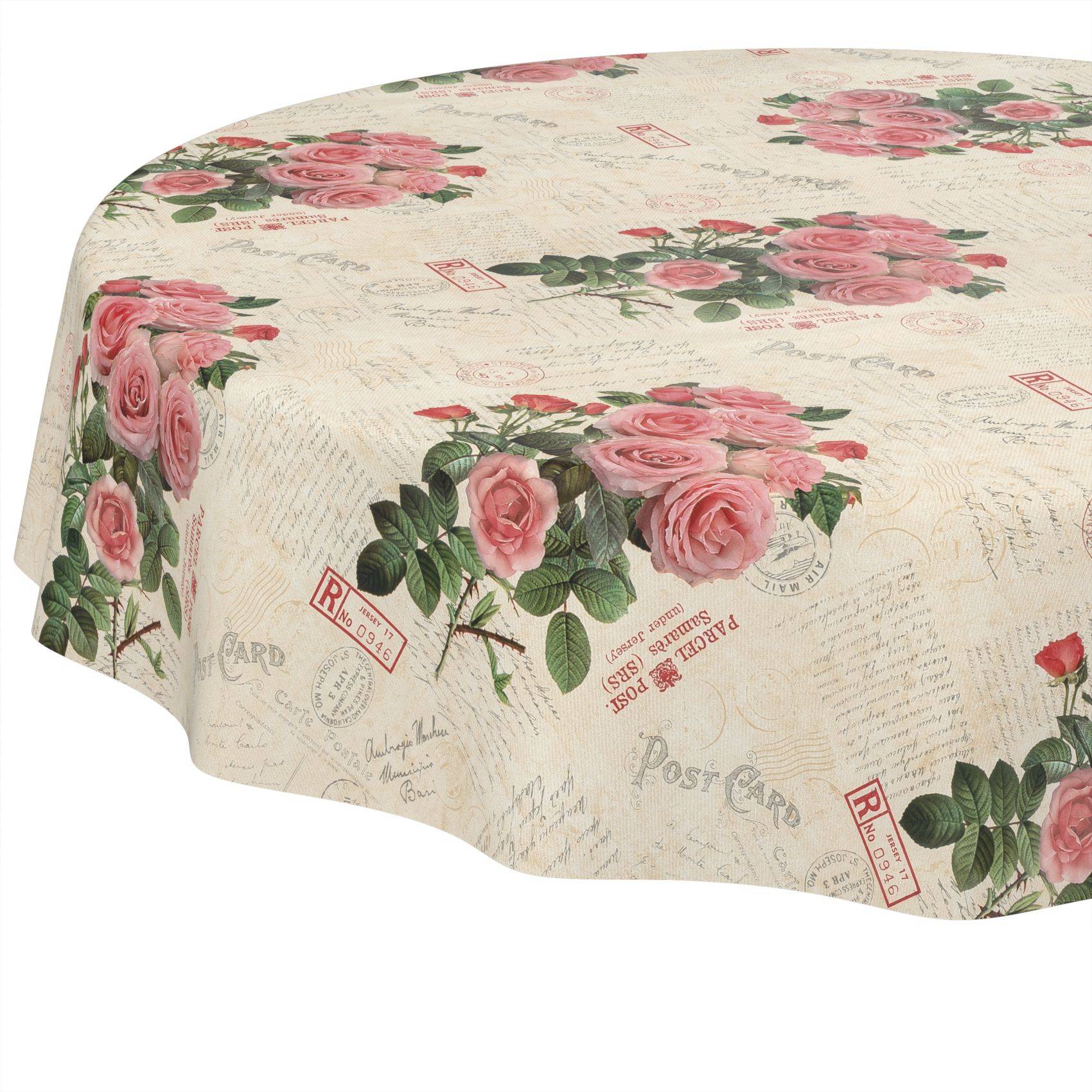 Ein Tischtuch mit einem Vintage-Postkarten-Druck und rosa Rosenblüten auf cremefarbenem Hintergrund.