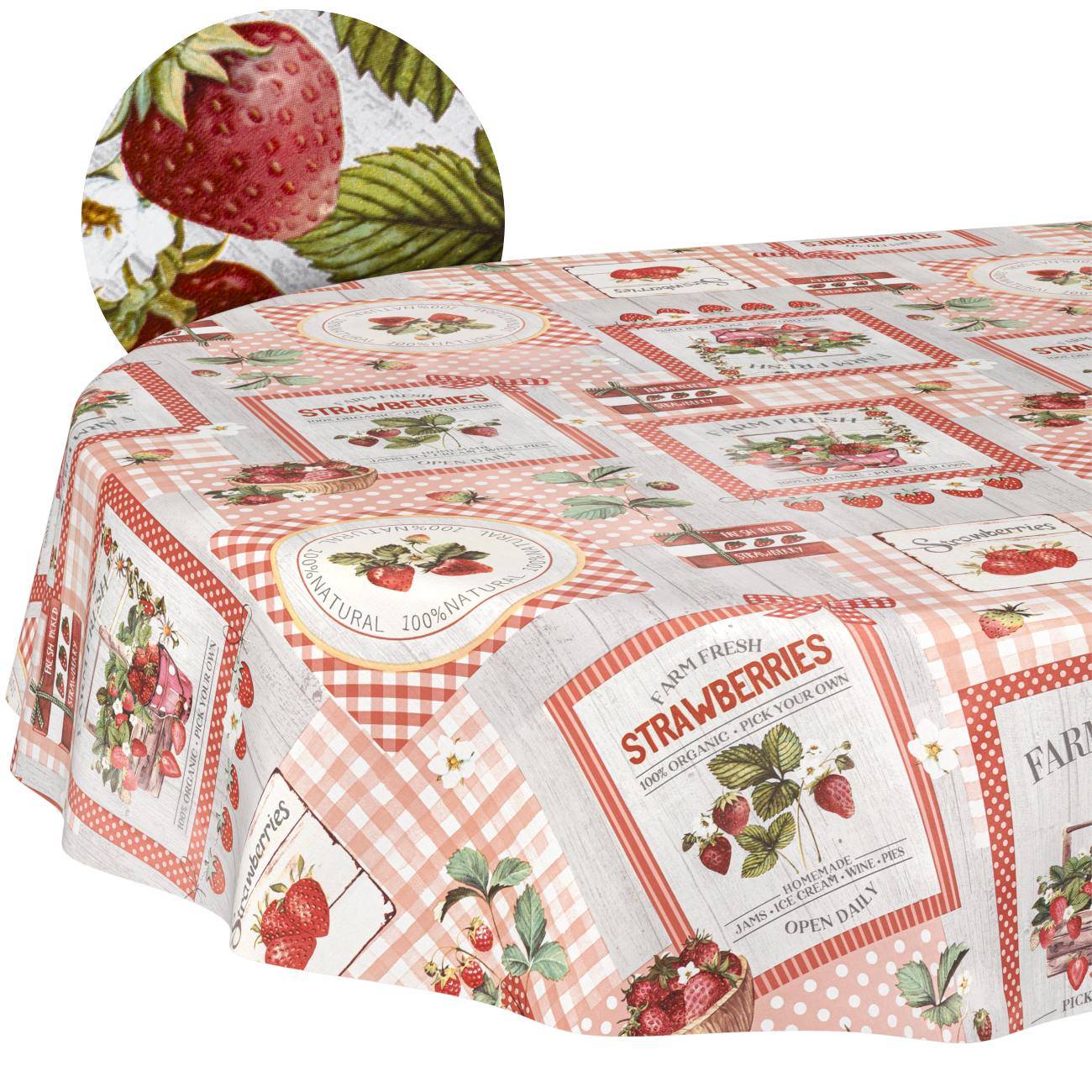 Tisch mit Tischdecke im Erdbeer-Muster in rosa Gingham und Patchwork-Druck, mit Fruchteetiketten und Erdbeeren-Illustrationen im Vintage-Stil.