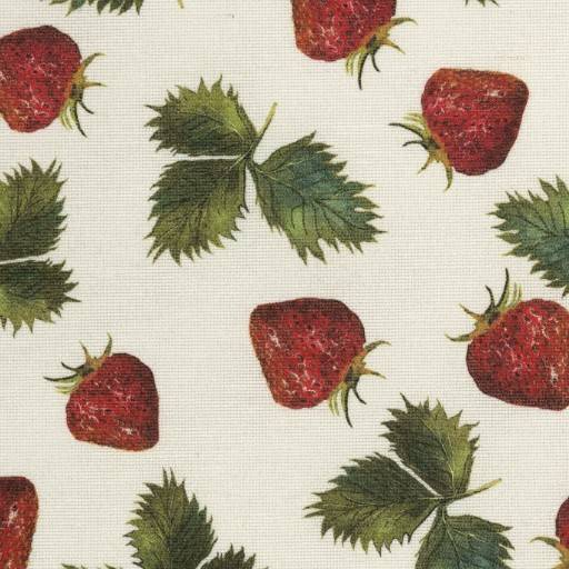 Nahaufnahme eines weißen Stoffes mit einem sich wiederholenden Muster aus Erdbeeren und grünen Blättern.