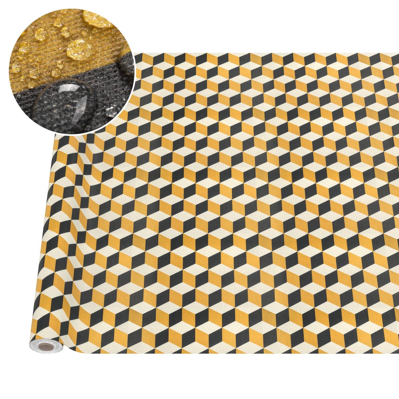 Rolle geometrischer Tapete mit Gold-, Schwarz- und Weiß-Würfelmuster; Ausschnitt zeigt strukturierte, wasserbeständige Oberfläche mit Wassertropfen.
