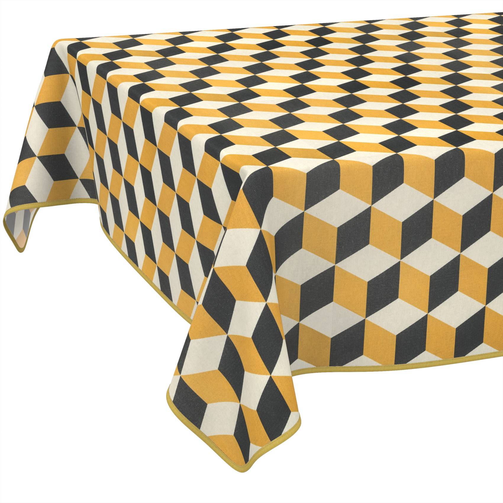 Geometrisch gemustertes Tischtuch in Gelb, Schwarz und Creme, das über einen Tisch drapiert ist, mit einem kühnen würfelförmigen Design.