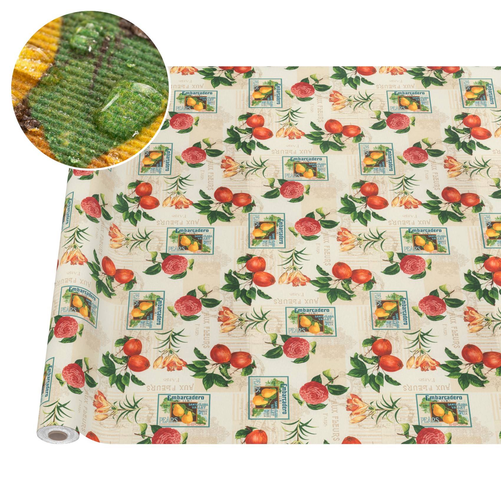 Rolle Fruchtmuster-Geschenkpapier mit Orangen, Granatäpfeln und Briefmarkendesigns; Ausschnitt zeigt Nahaufnahme des strukturierten grünen Materials.