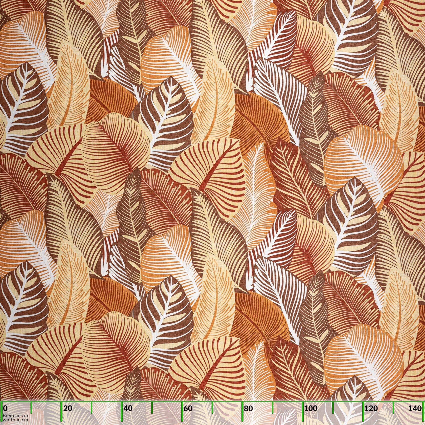 Muster aus überlappenden herbstfarbenen Blättern in Braun, Orange und Creme mit gestreiften Adern, wie dekorative Tapete oder Stoffdruck.