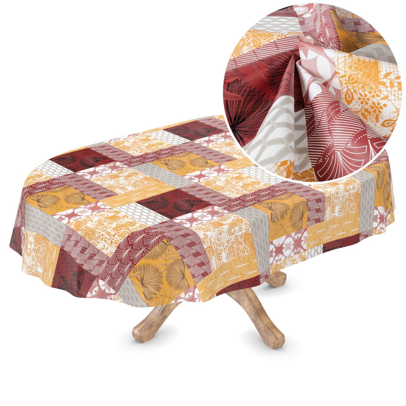 Gemusterter gesteppter Tischbelag mit herbstlich getönten geometrischen und Blattmotiven, der über einem kleinen Tisch drapiert ist, mit einer Nahaufnahme-Einfügung, die die Stoffstruktur und das Design zeigt.
