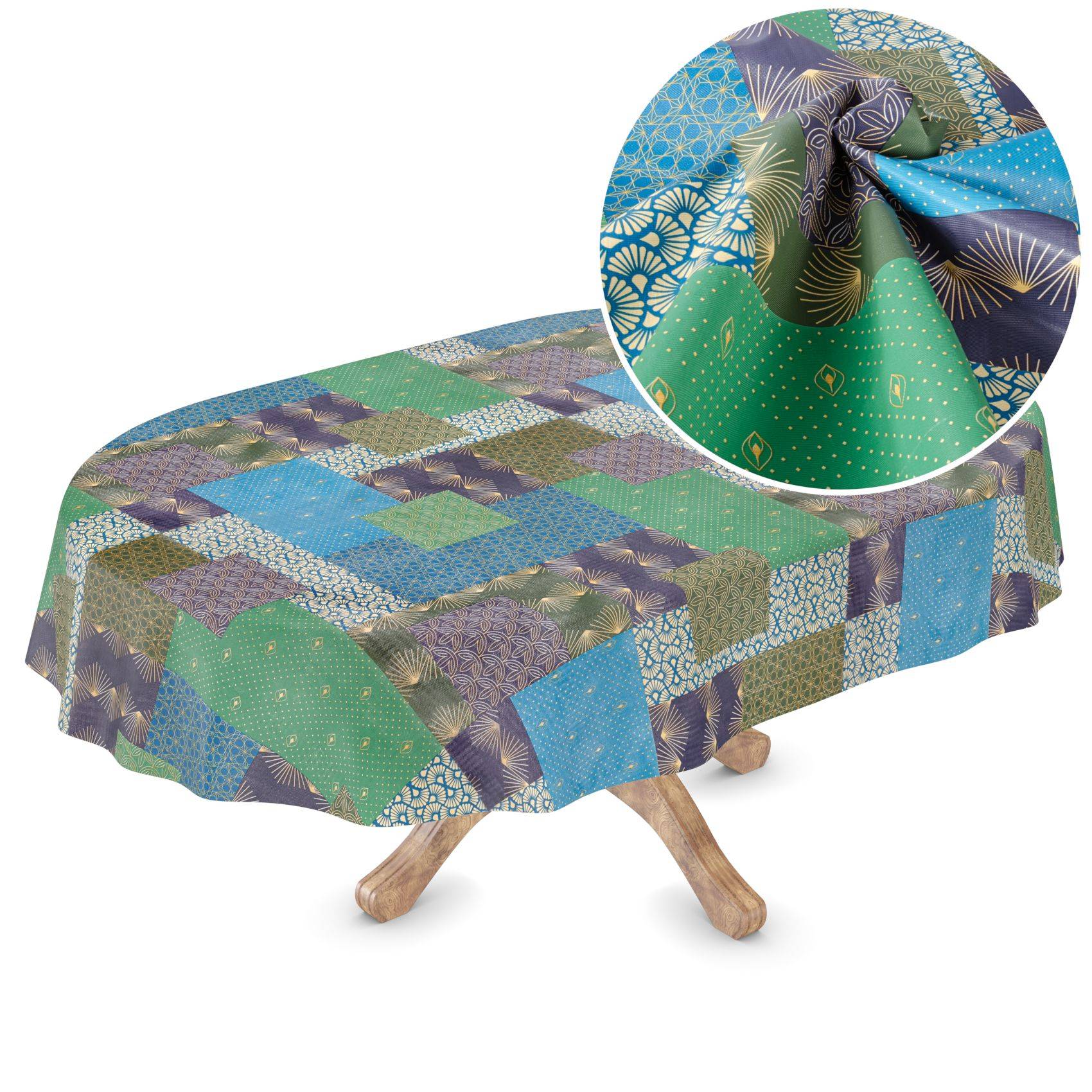 Tischdecke mit Patchwork-Muster, die über einen kleinen Tisch drapiert ist, mit einer Nahaufnahme im Inset, die die Stoffstruktur und Musterdetails zeigt.