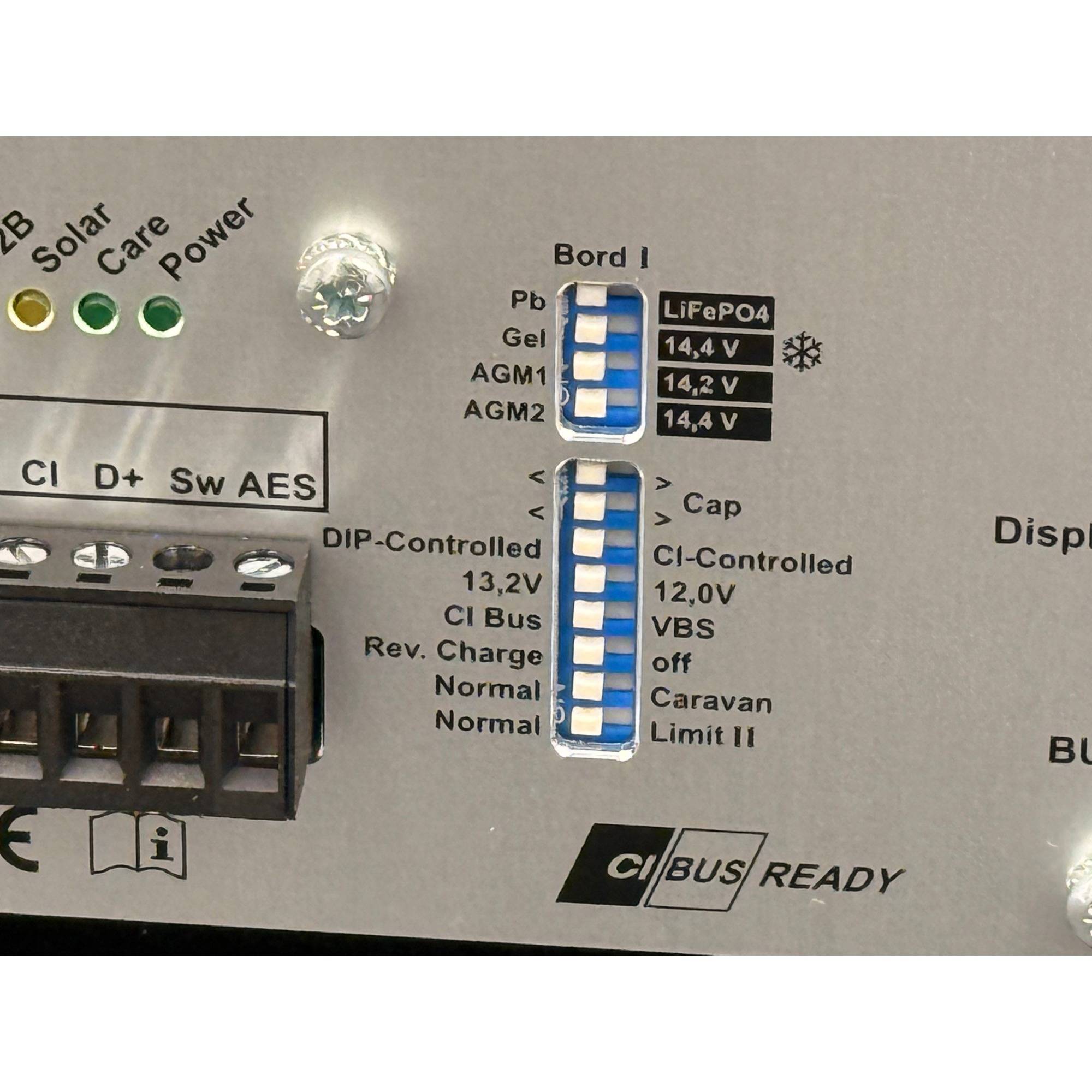 Votronic VBCS 45/30/600 Triple HV CI 3271 – 45A B2B-Ladewandler, 30A Netzladegerät &amp; 600Wp MPPT-Solarladeregler