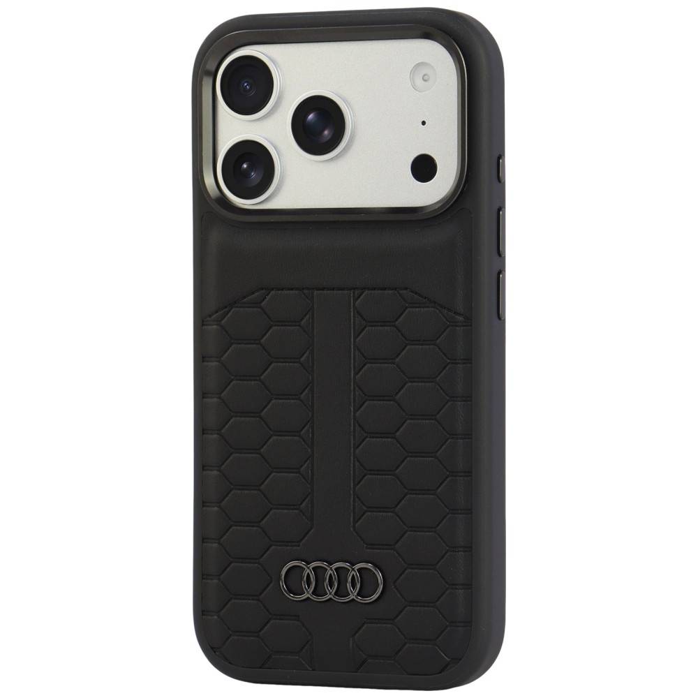 Schwarze strukturierte Smartphone-Hülle mit erhöhtem Kamerasschutz und Audi-Logo auf der Rückseite.