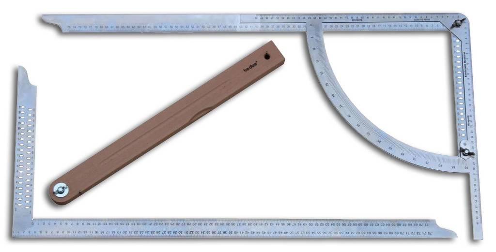 Einstellbares Zeichenlineal mit zwei blauen Metallkanten und einem braunen Schwenkarmen, das zum Einstellen und Zeichnen präziser Winkel verwendet wird.