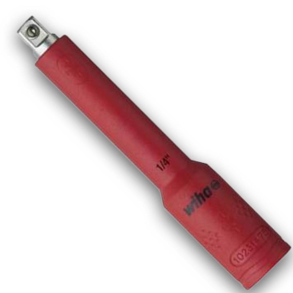 Rotes isoliertes Steckdosenadapter-Werkzeug mit Metalltreibkopf, auf weißem Hintergrund abgebildet.