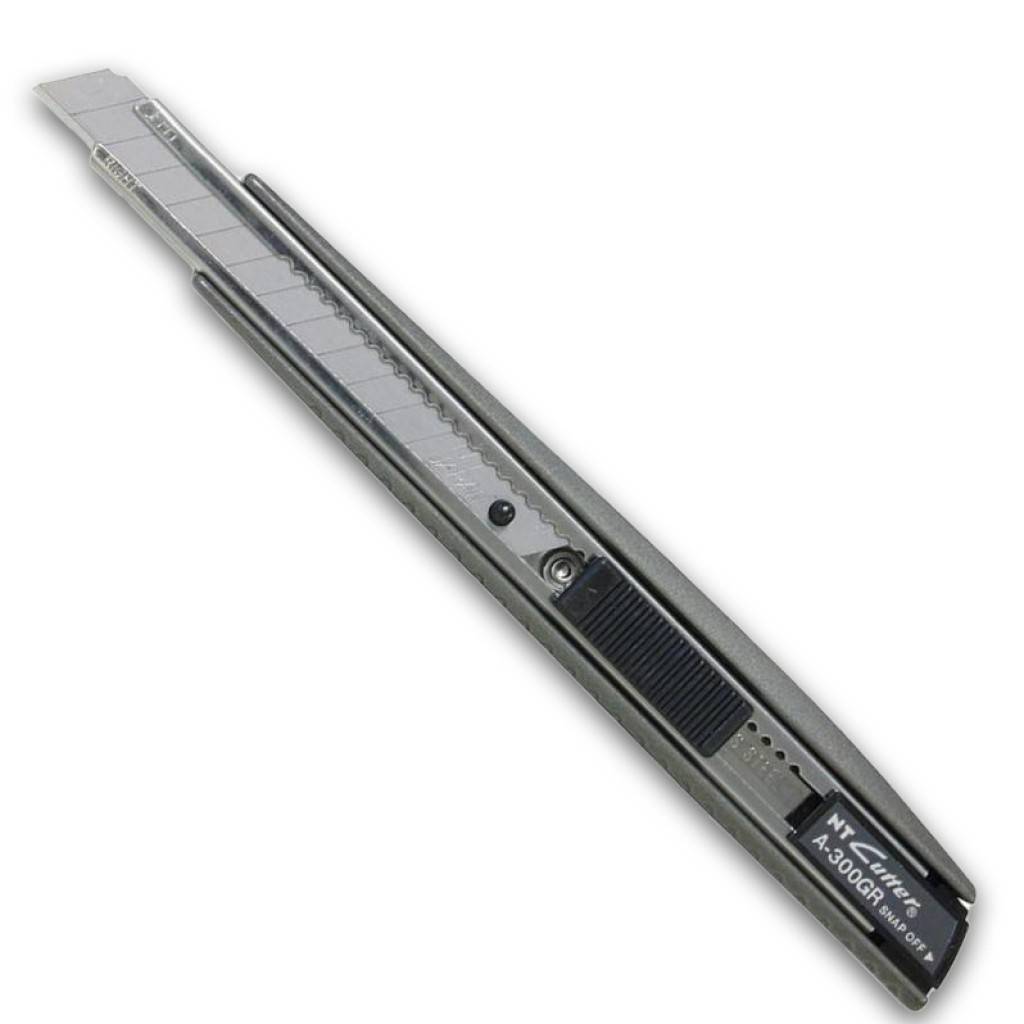 CuttermesserAusführung Aluminium-Druckgussgehäuse mit Metall-Klingenführung Fixierung der Klinge durch Drucktaste Mit Auto-Lock-Mechanismu