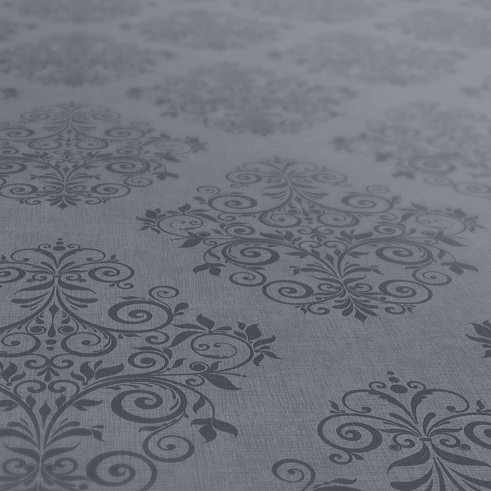 Nahaufnahme eines grauen Stoffes mit sich wiederholendem, ornamentalem Blumenmuster in Dunkelgrau.