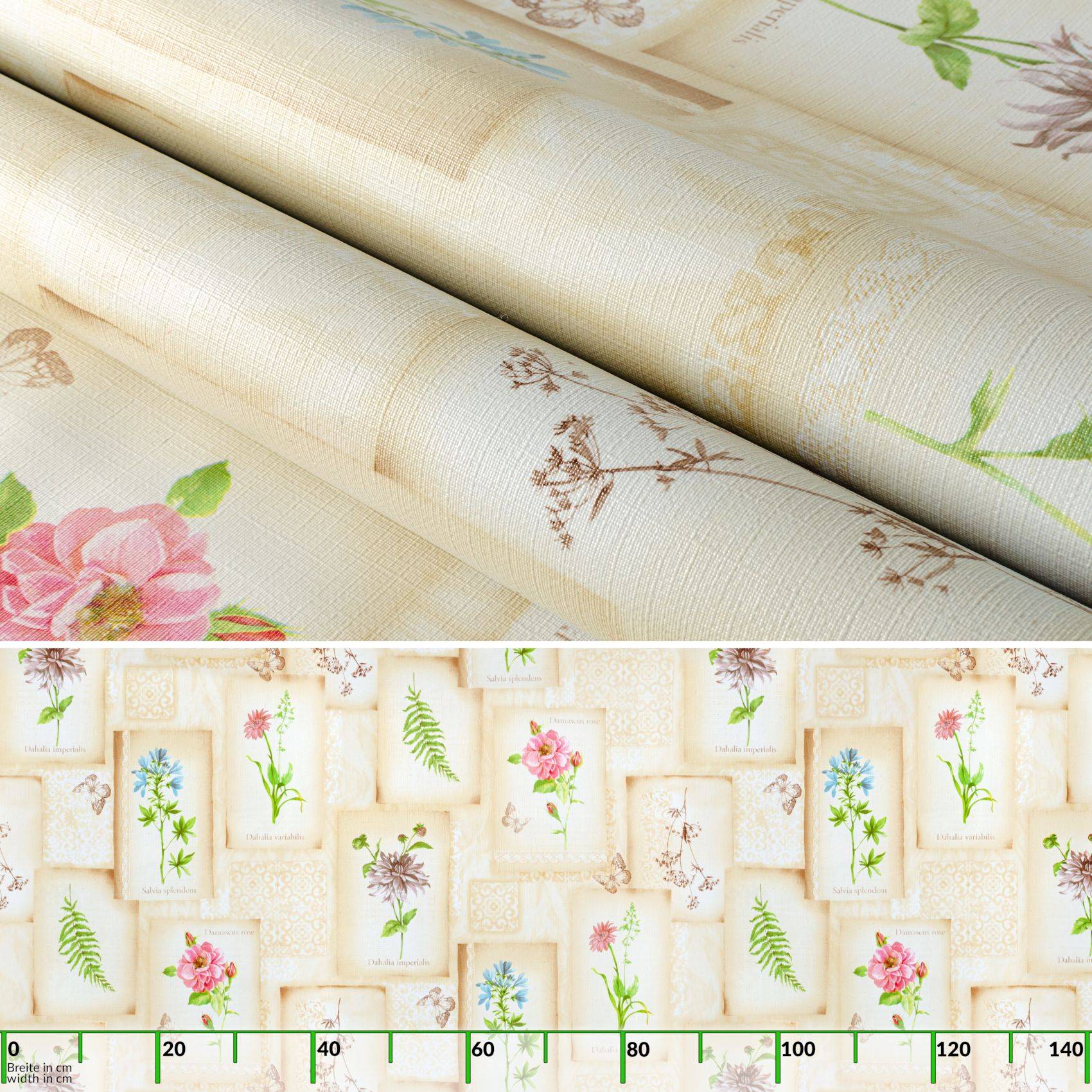 Rollen von cremefarbener Tapete mit zarten Blüten- und Farnmustern; darunter eine Musterprobe des gekachelten Tapetendesigns mit grüner Messskala.