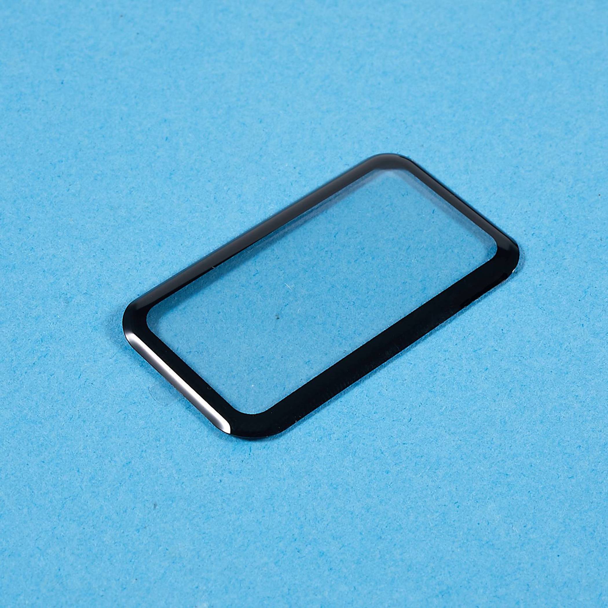Schwarzer rechteckiger Displayschutz für Smartphone oder Rahmen auf blauem Hintergrund.