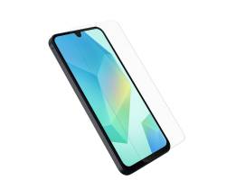 Smartphone in schräger Ansicht mit blaugrünem Bildschirm und durchsichtiger Schutzhülle.