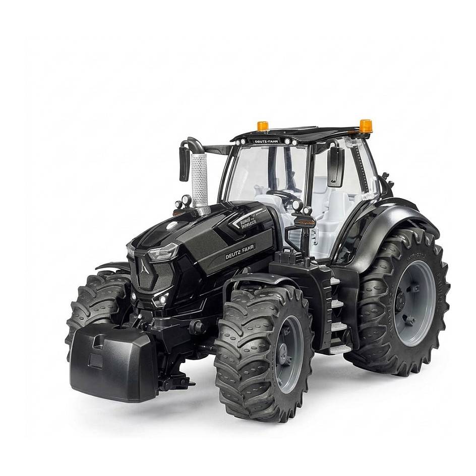 Schwarzer DEUTZ-FAHR Traktor mit großen robusten Reifen und Frontgewicht, isoliert auf weißem Hintergrund dargestellt.