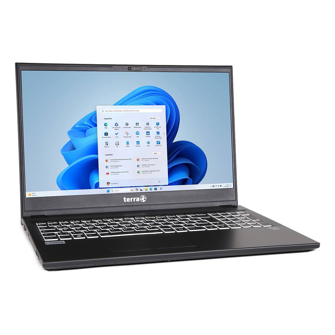 Ein schwarzer Terra-Laptop zeigt den Windows-11-Desktop mit geöffnetem Startmenü auf einem weißen Hintergrund an.