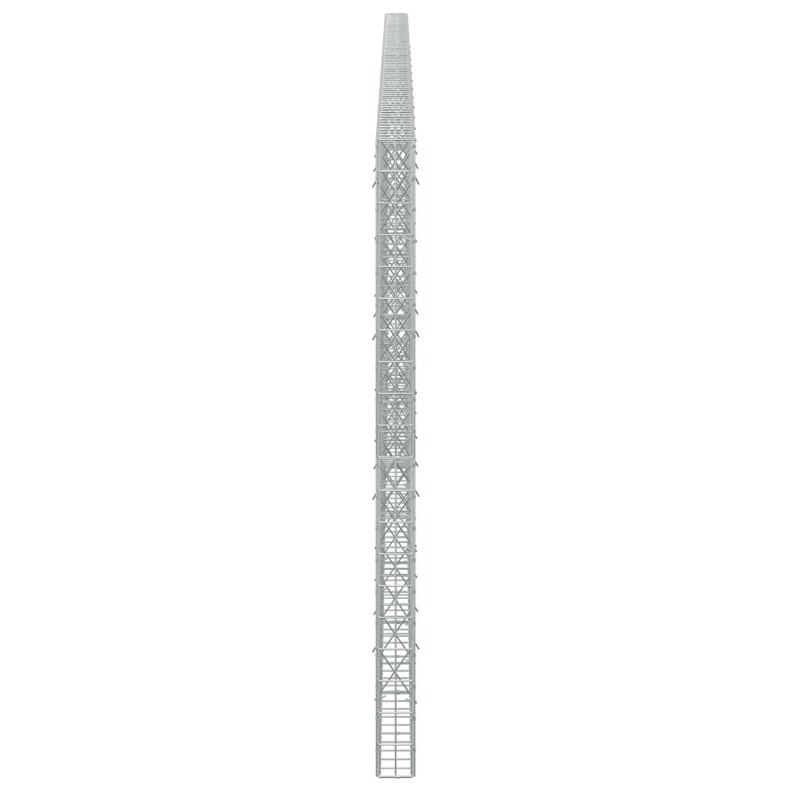 Hoher, schmaler grauer Gitterturm oder Mast, zentriert auf einem schlichten weißen Hintergrund dargestellt.