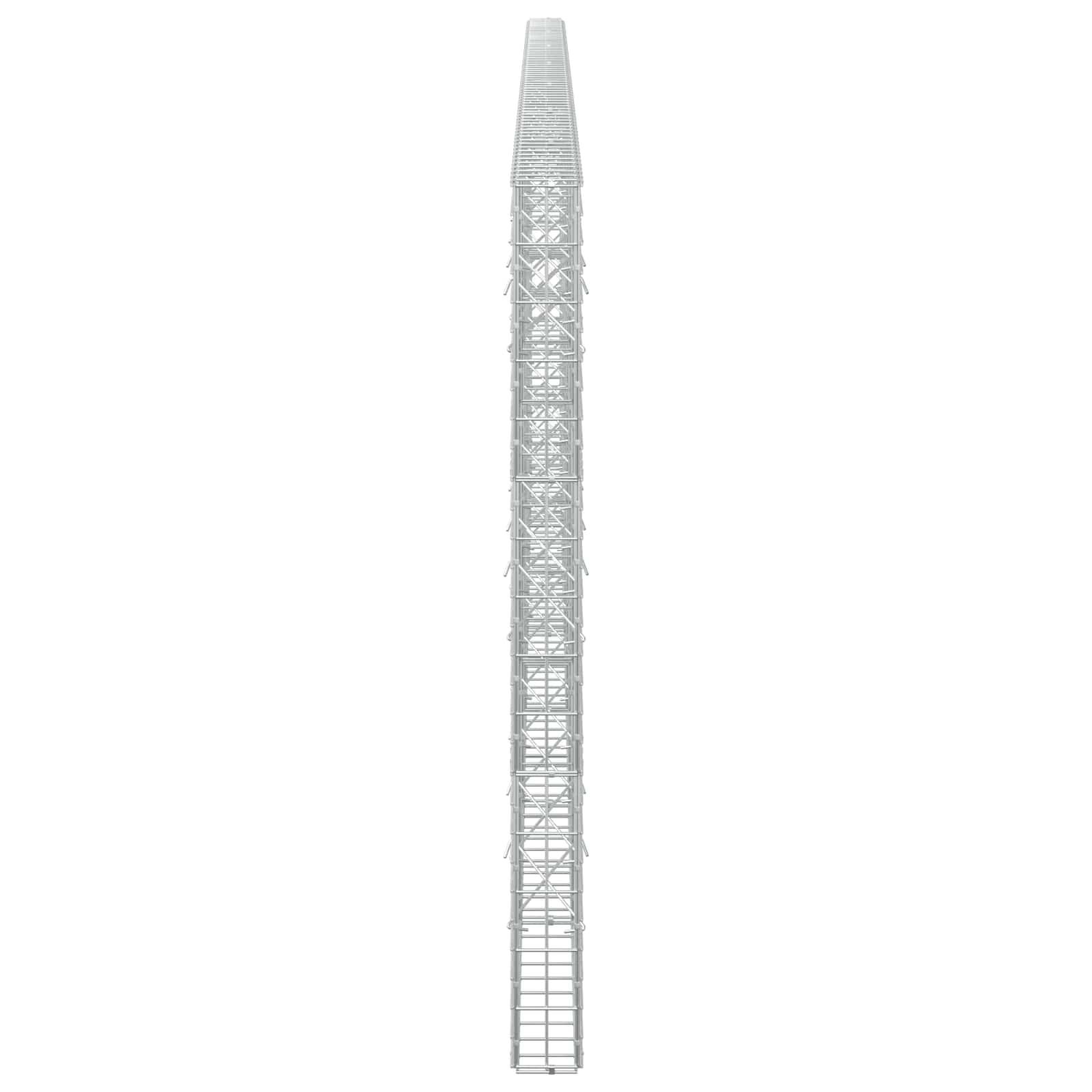 Hoher, schmaler Metallgitterturm oder Mast, der vertikal vor einem weißen Hintergrund dargestellt ist.