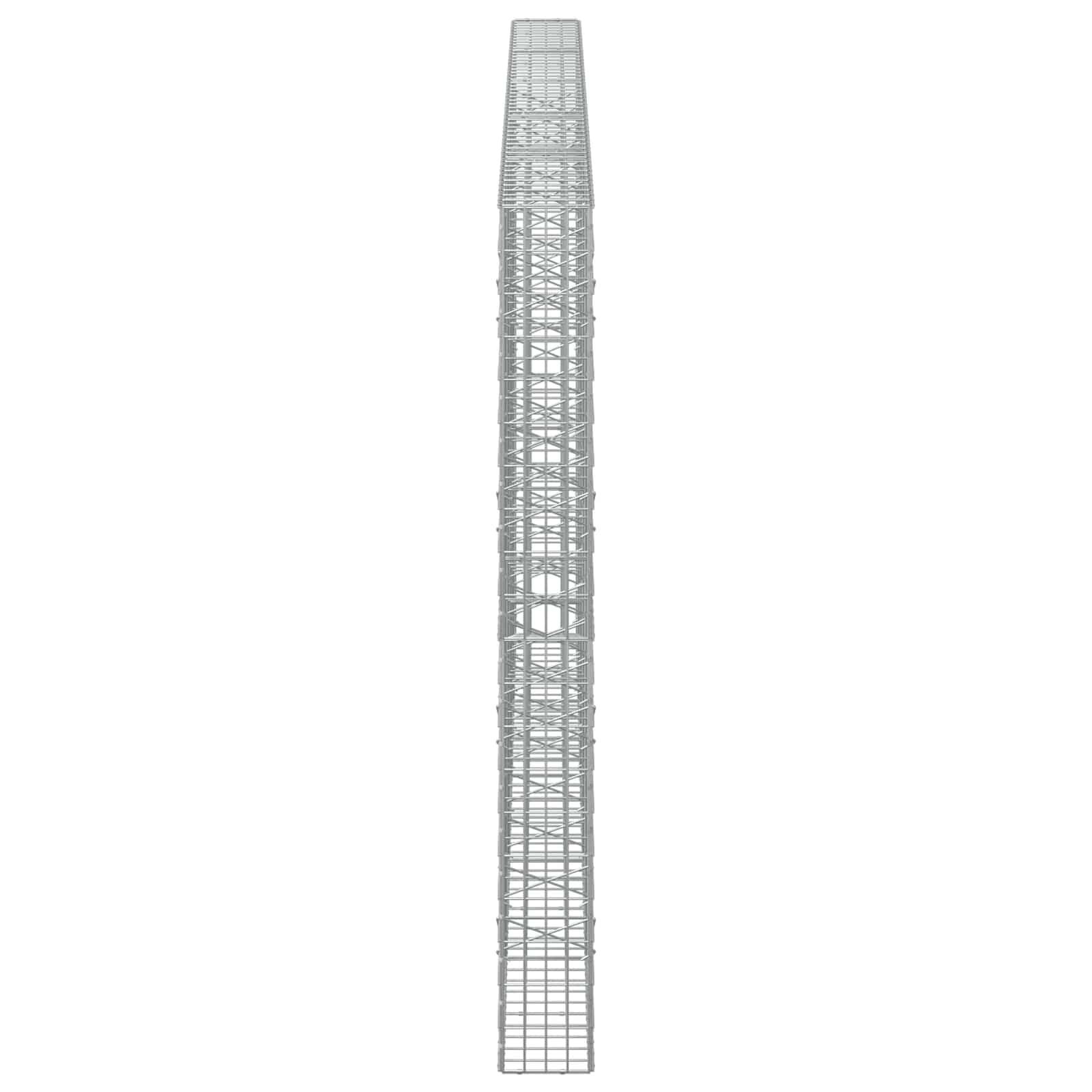 Hoher, schmaler Metallgitterturm oder Gerüst, das vertikal auf weißem Hintergrund steht