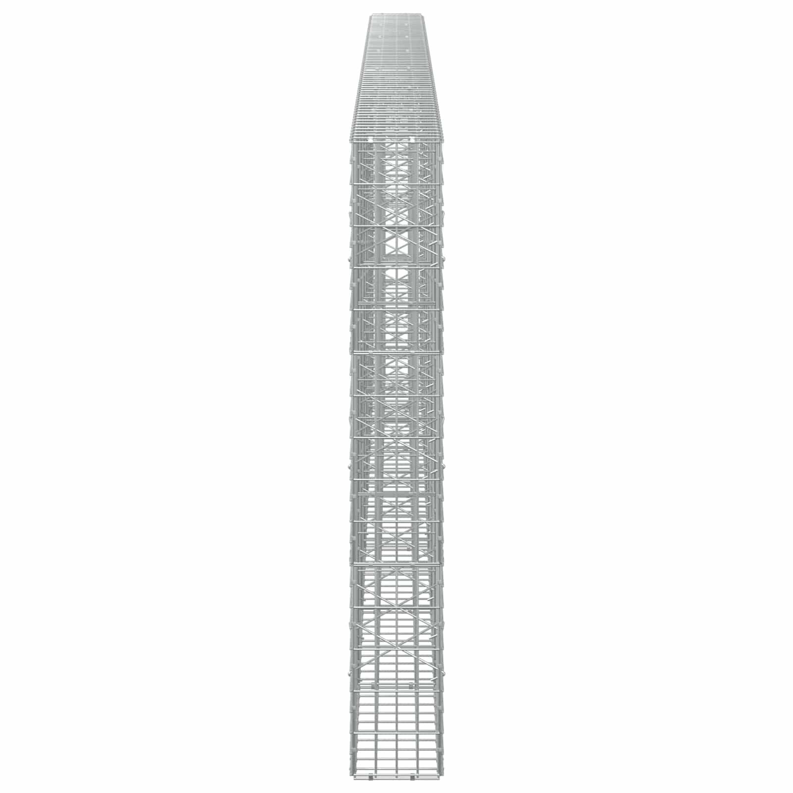 Hoher grauer Gitterturm oder Mast in Vorderansicht vor weißem Hintergrund dargestellt, mit verjüngter Spitze und offenem Stahlgitterwerk.