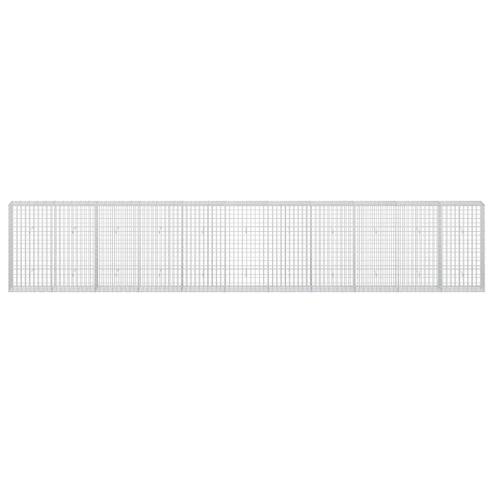 Ein langes rechteckiges Maschendrahtzaun-Panel auf weißem Hintergrund.