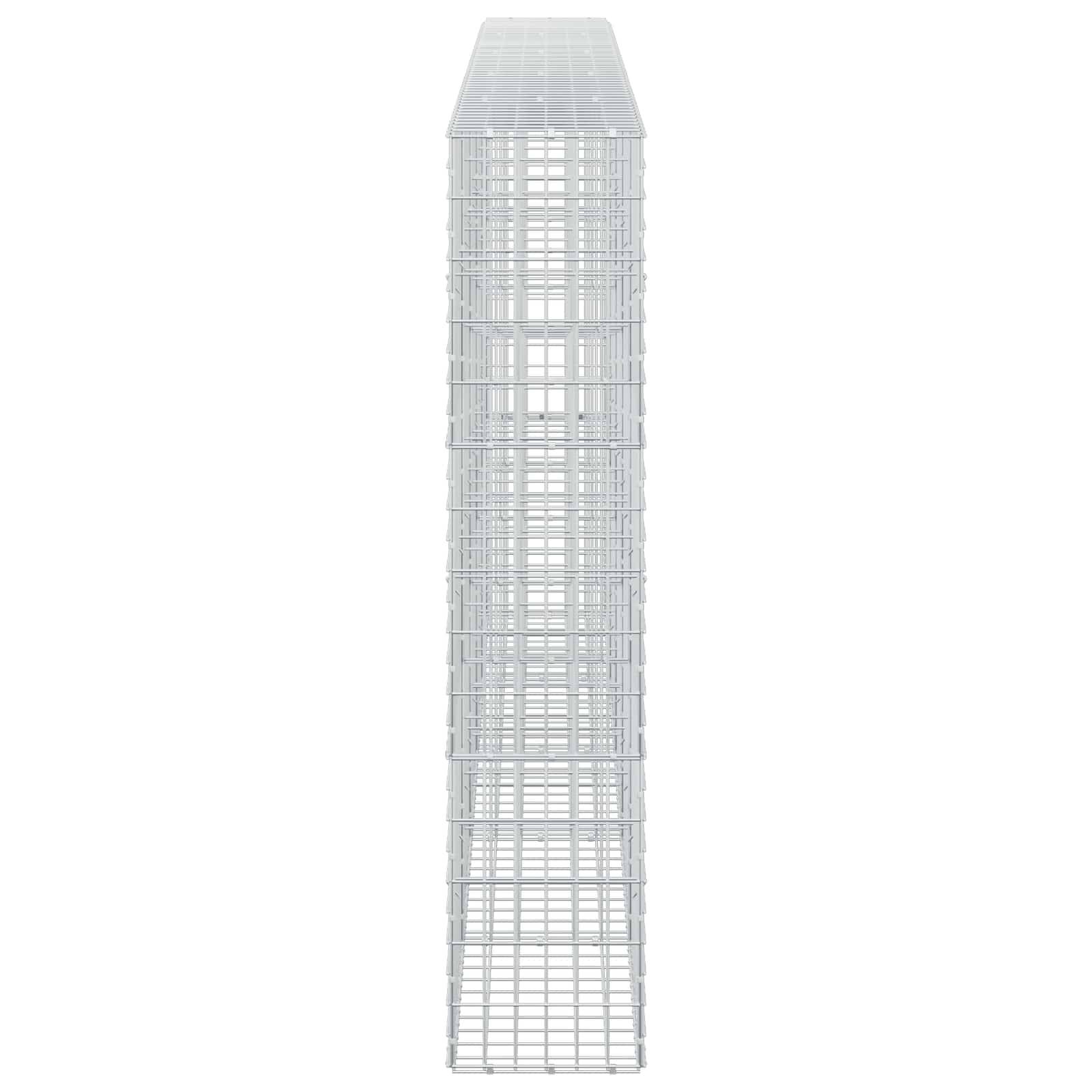Eine hohe, schmale weiße Drahtgitterstruktur, die einem Gebäude oder Turm ähnelt, auf einem einfachen Hintergrund zentriert dargestellt.