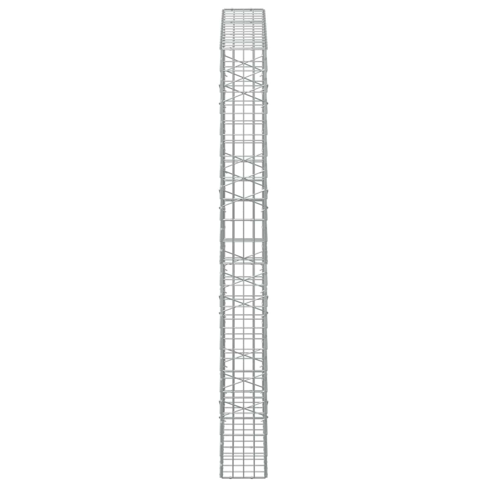 Hoher grauer Metallgitterturm oder Fachwerkmast aufrecht auf einfachem weißem Hintergrund dargestellt.