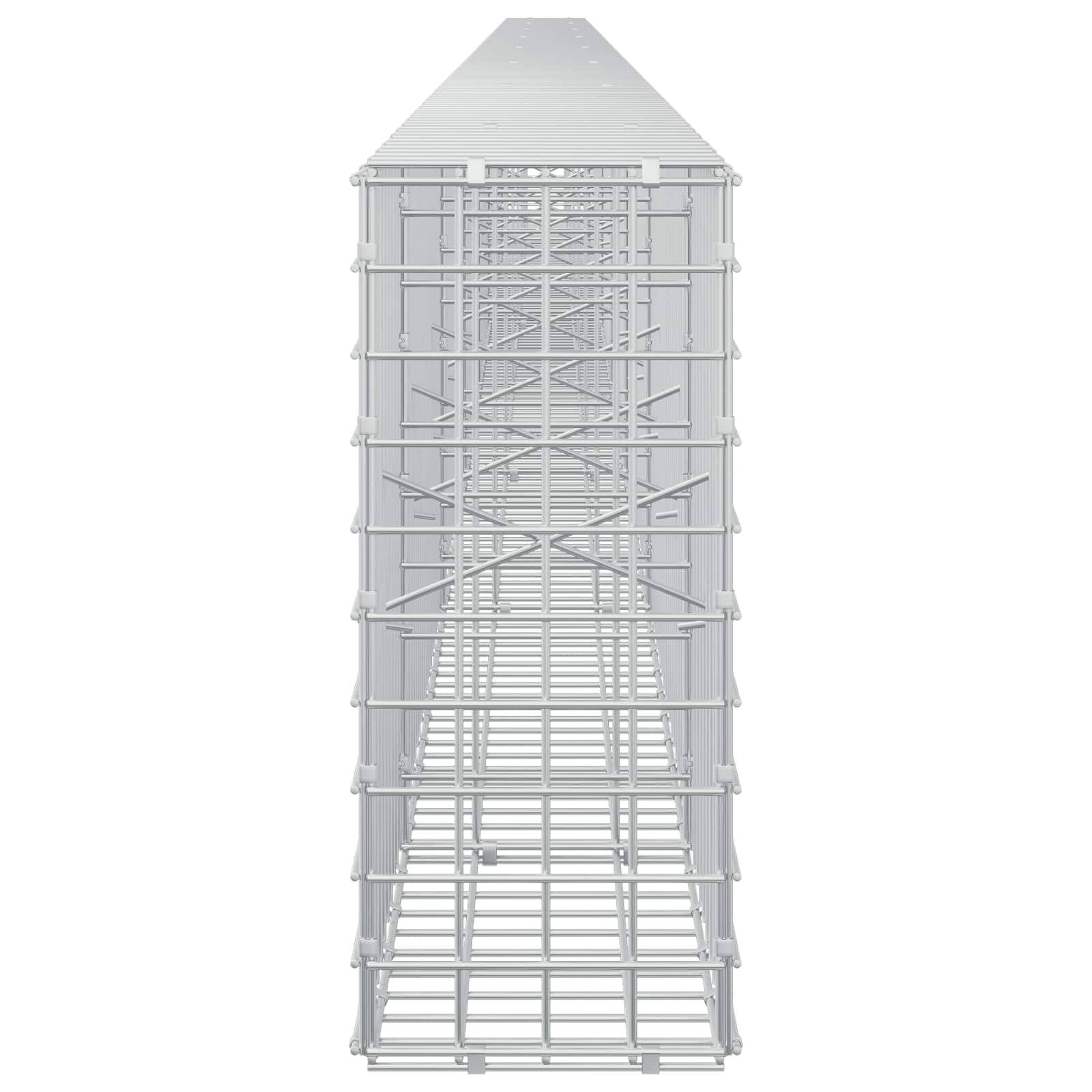 Ein hohes graues Metallgerüstturm mit Kreuzversteifung und verjüngter Spitze, Vorderansicht auf weißem Hintergrund dargestellt.