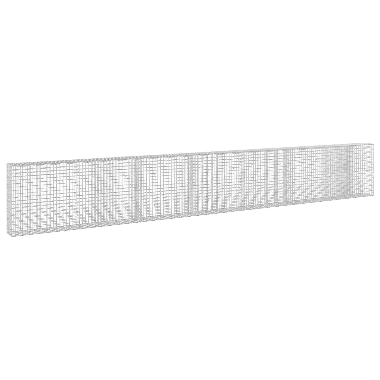 Langes weißes Maschendrahtzaun-Panel, das in einem Winkel auf einem einfachen weißen Hintergrund gezeigt wird.