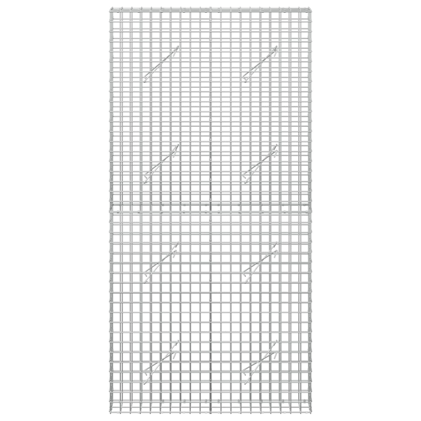 Rechteckige Stahlgewebeplatten mit dichtem Gitter und mehreren diagonalen Verstärkungsbändern, dargestellt vor einem einfachen weißen Hintergrund.