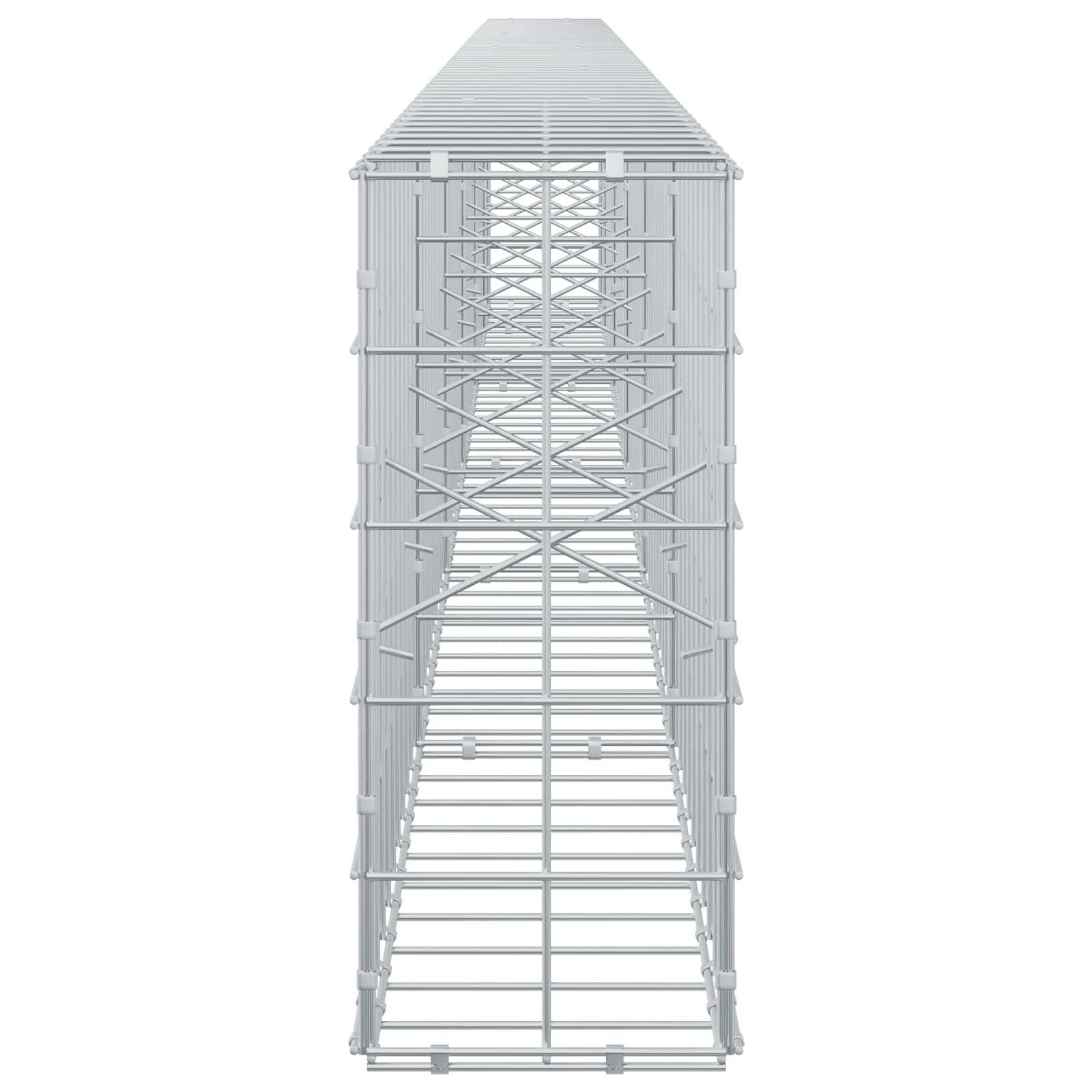 Vorderansicht eines hohen grauen Metallgerüstturms mit diagonalen Kreuzverstrebungen und offenen Plattformebenen, isoliert auf weißem Hintergrund.