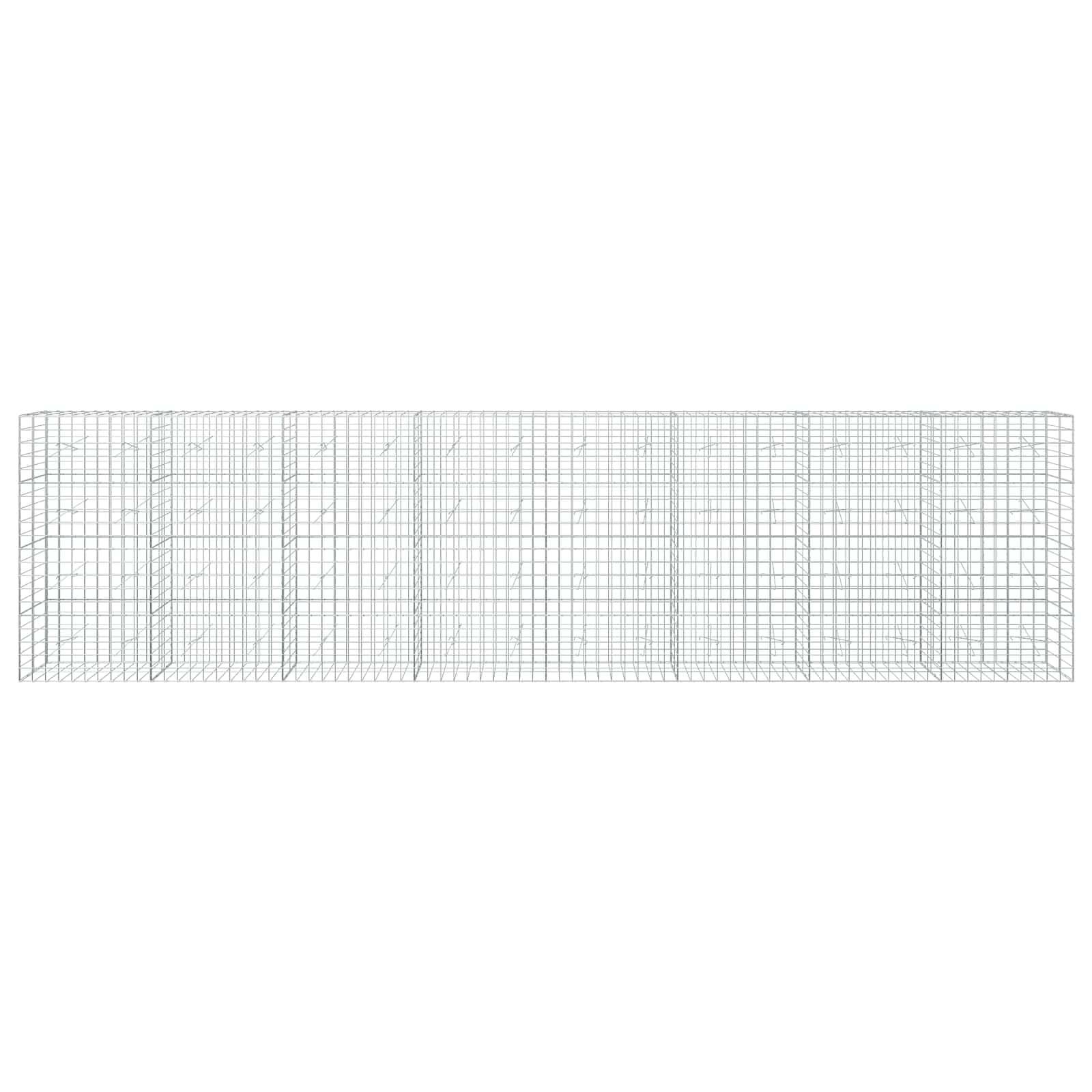 Ein langes Maschendrahtzaun-Panel mit einem rechteckigen Gitter und einer geschwungenen oberen Kante, isoliert auf weißem Hintergrund dargestellt.
