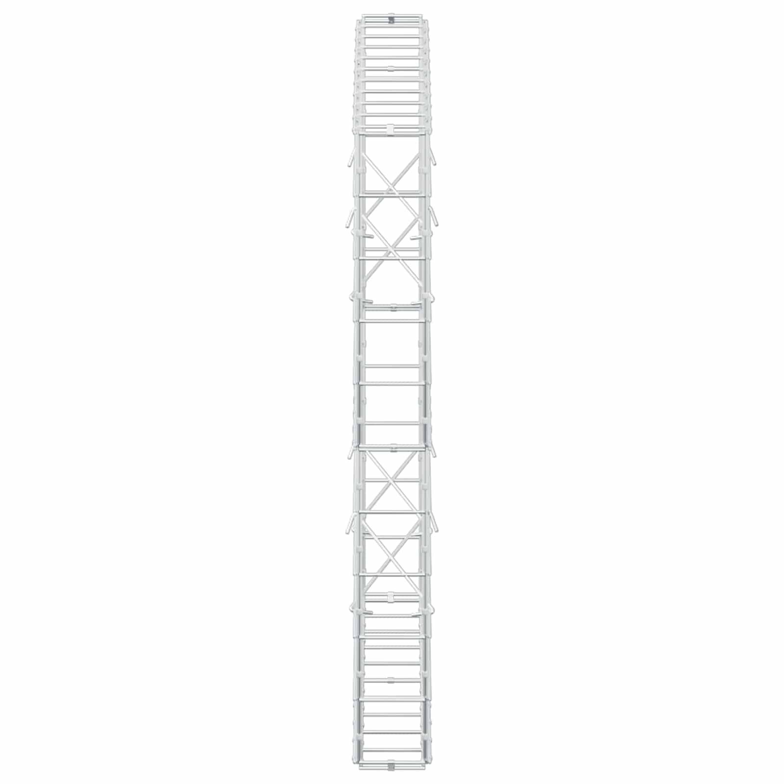 Hohes, enges, weißes Metallgerüst oder Gerüstturm, vertikal auf einfachem weißem Hintergrund dargestellt.
