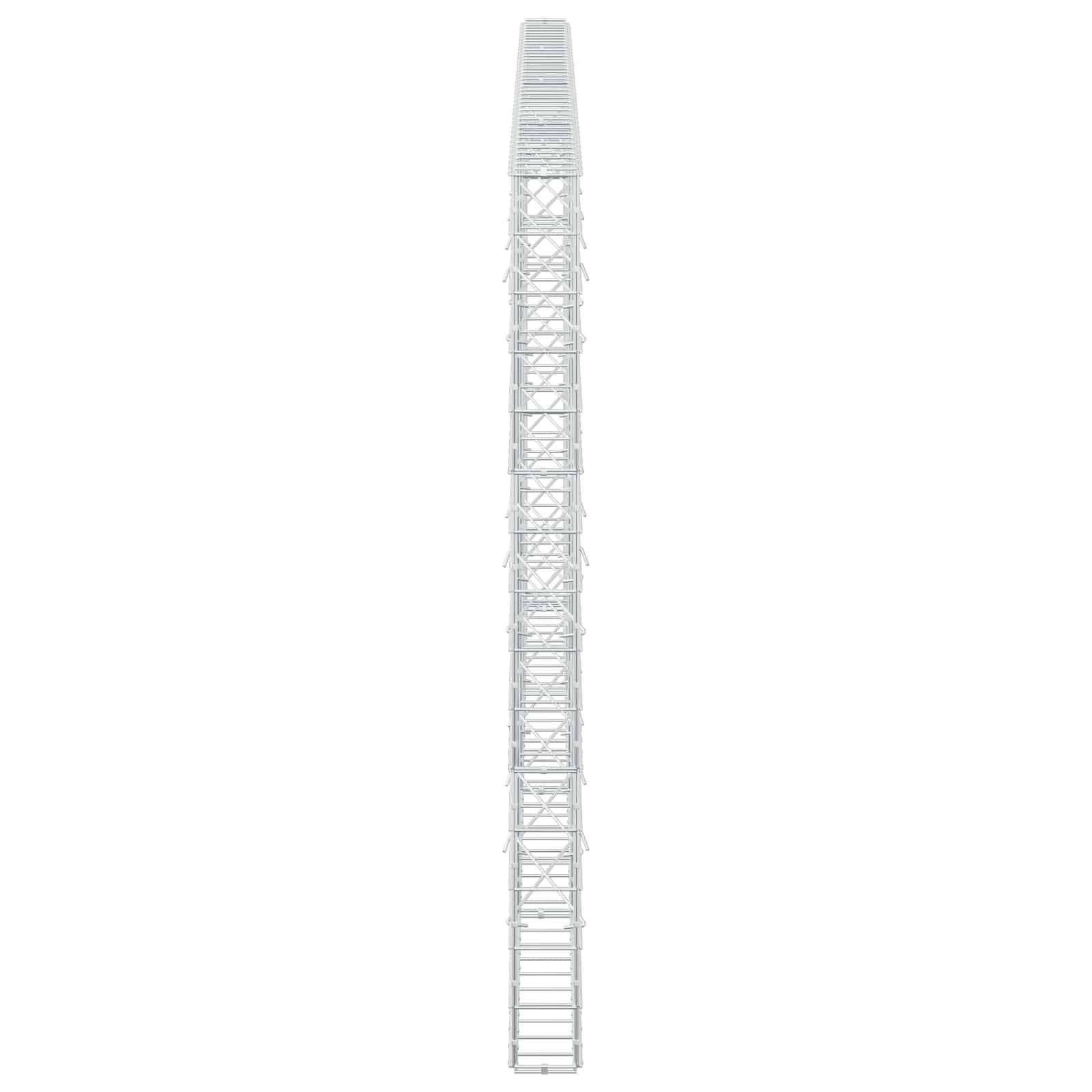 Ein hoher, schmaler weißer Metallgitterturm oder Mast, der vertikal vor einem schlichten weißen Hintergrund steht.