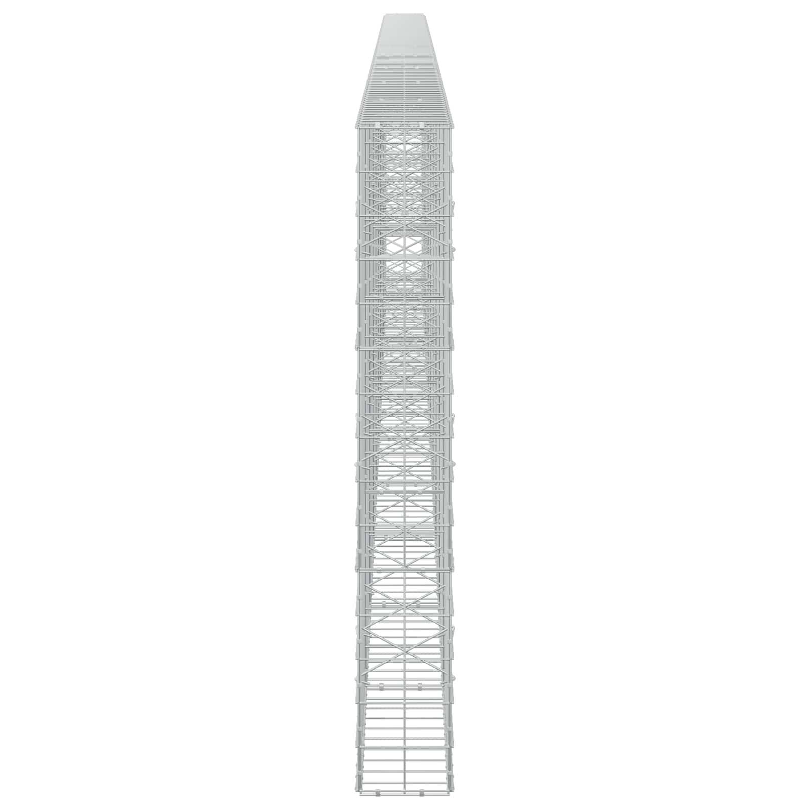 Hoher grauer Gittertum oder Mast, isoliert auf weißem Hintergrund dargestellt.