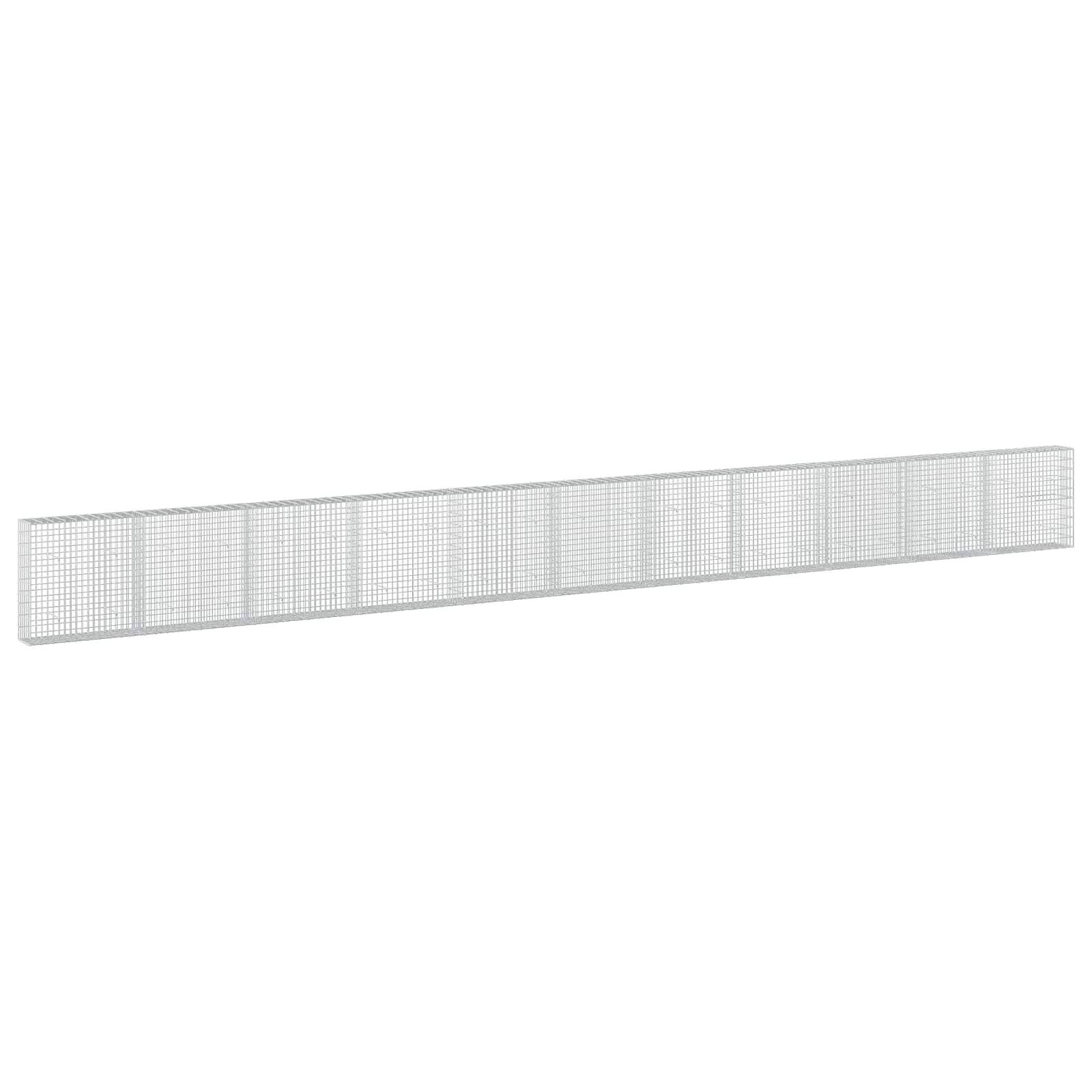 Langes weißes Maschendrahtzaun-Panel, diagonal auf einem schlichten weißen Hintergrund dargestellt.