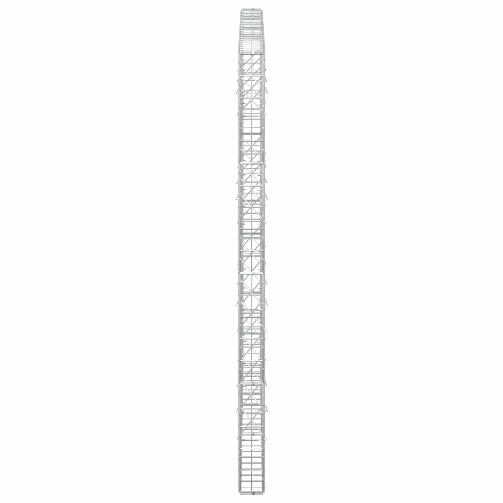 Hoher schmaler Metallturm oder Gittermast, isoliert auf weißem Hintergrund dargestellt, mit verjüngter Spitze und kreuzverspannter Struktur.