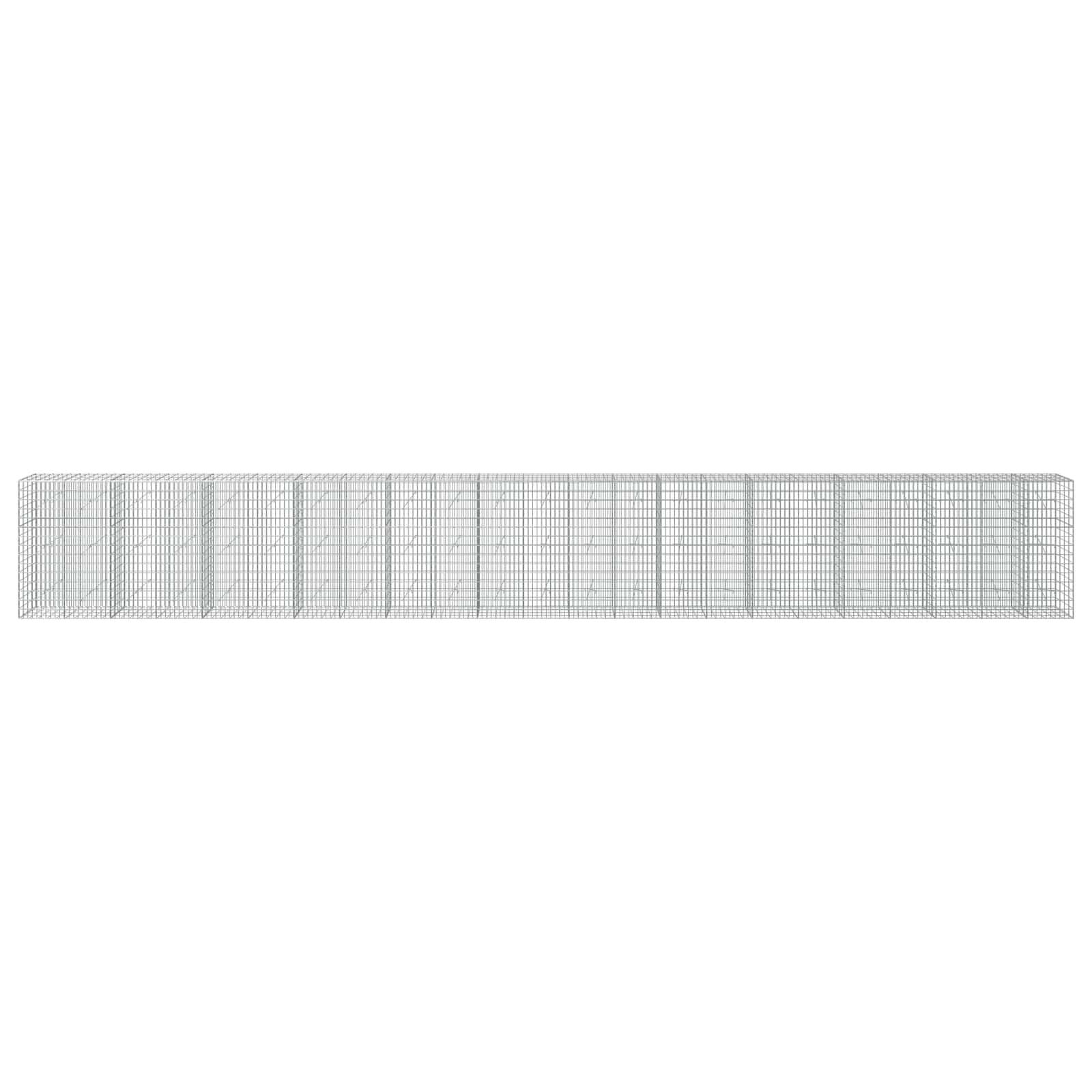 Langes rechteckiges Metallgitter oder Netzpaneel mit einem feinen Gittermuster auf weißem Hintergrund.