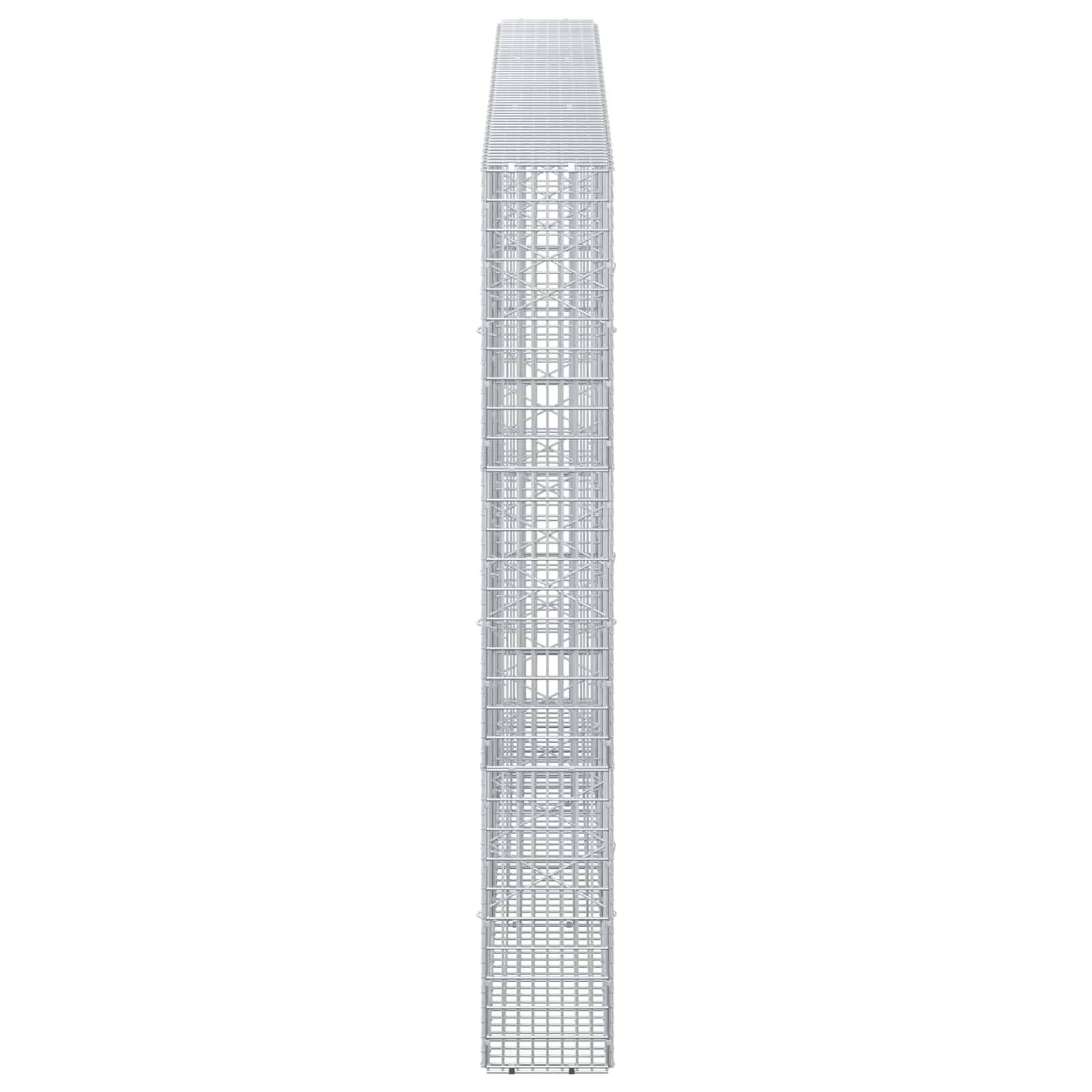 Hoher schmaler gitterartiger Turm oder Tragwerk, Vorderansicht auf einfachem weißem Hintergrund.