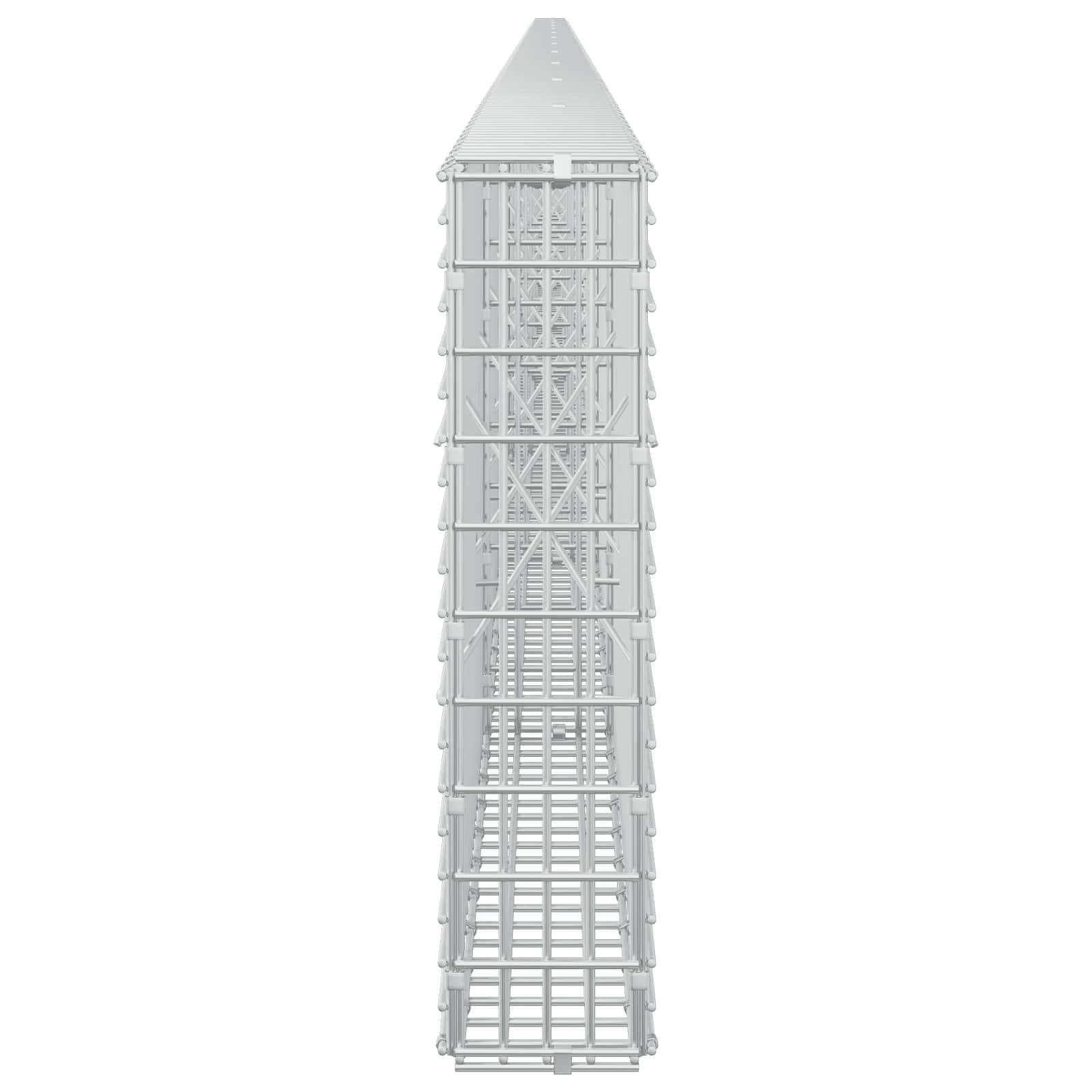 Hoher weißer Gitterturm oder architektonisches Modell, das sich zu einem spitzen Dach verjüngt, auf einfachem Hintergrund.