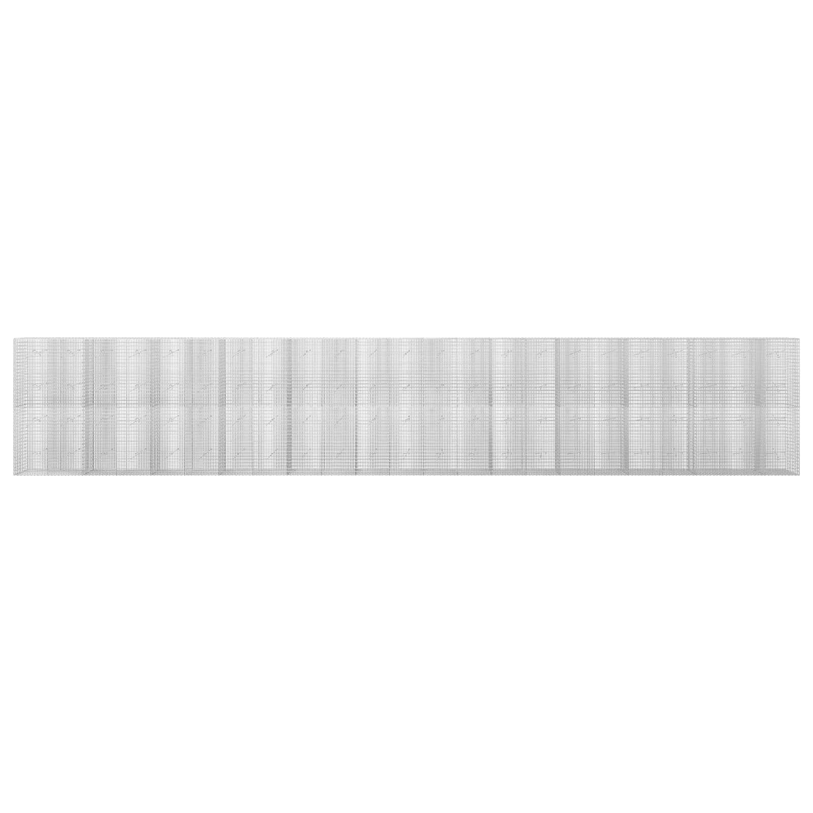 Breites grau perforiertes Metallpanel oder Zauntelement mit vertikalen Abschnitten, zentriert auf weißem Hintergrund dargestellt.