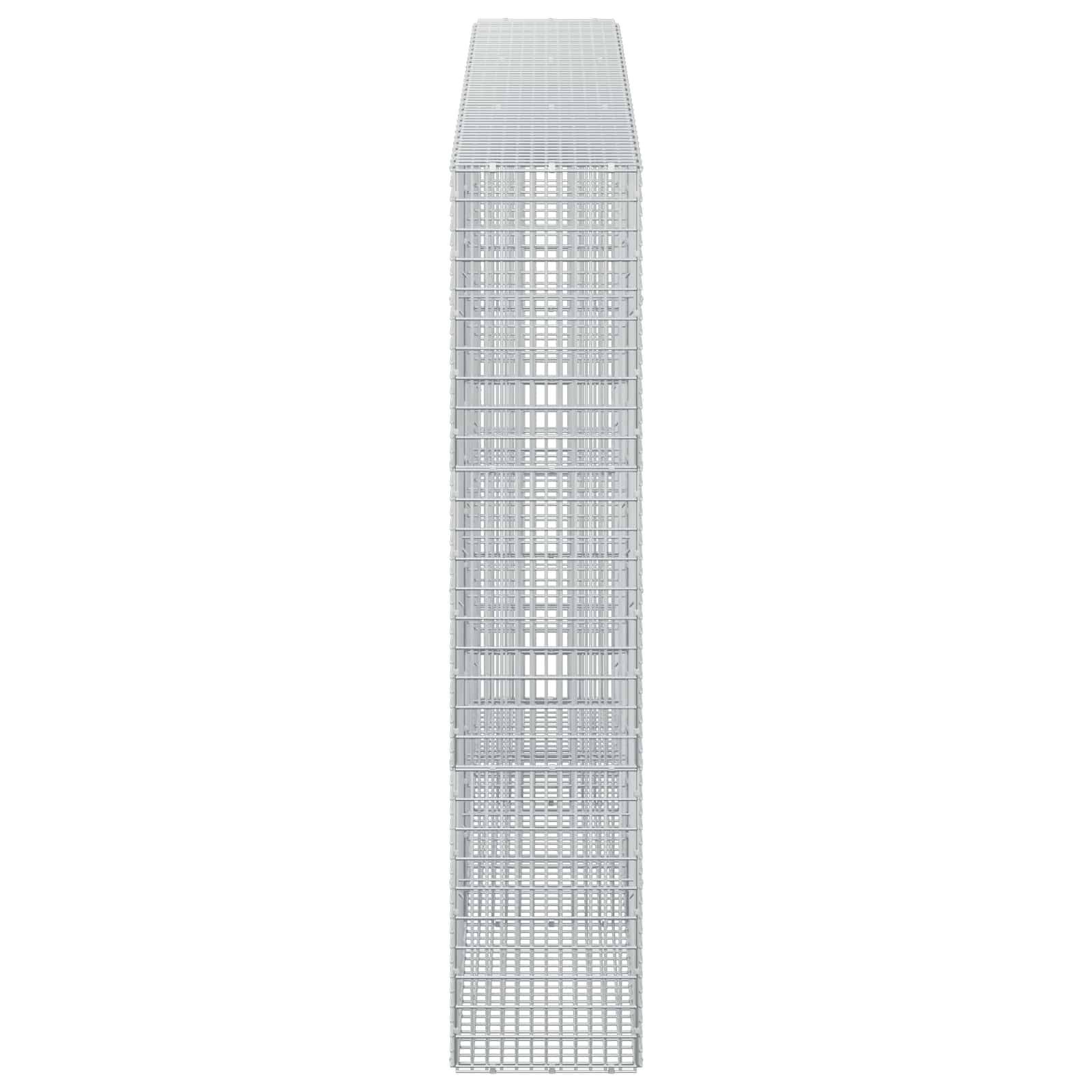 Hoher, schmaler Metallgitterturm oder -käfig, aufrecht vor weißem Hintergrund dargestellt.