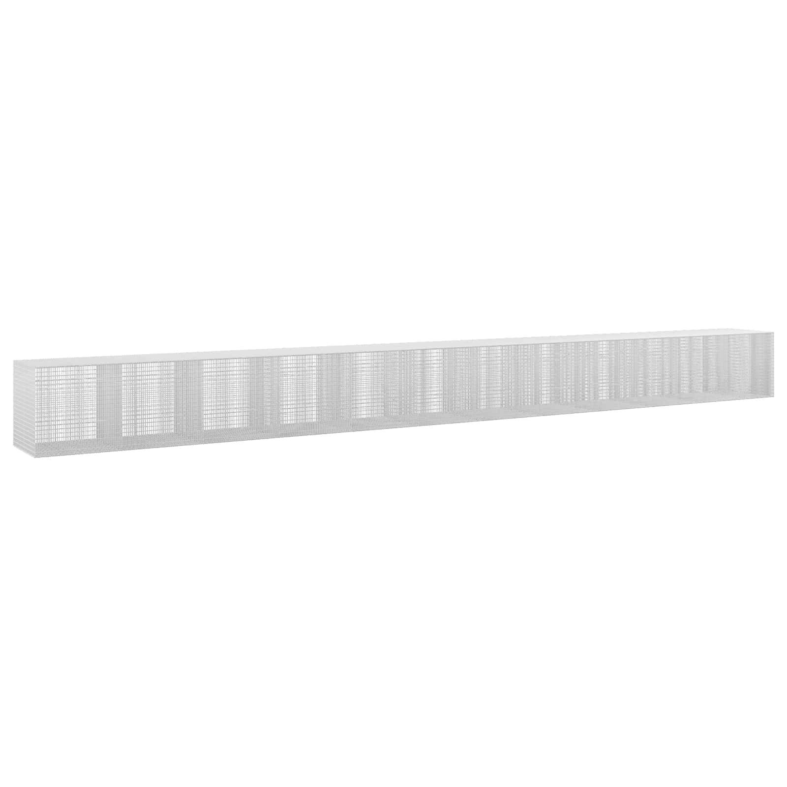 Langer weißer perforierter Metallzaun oder Barrierepanel in Perspektivansicht auf einfachem weißem Hintergrund.