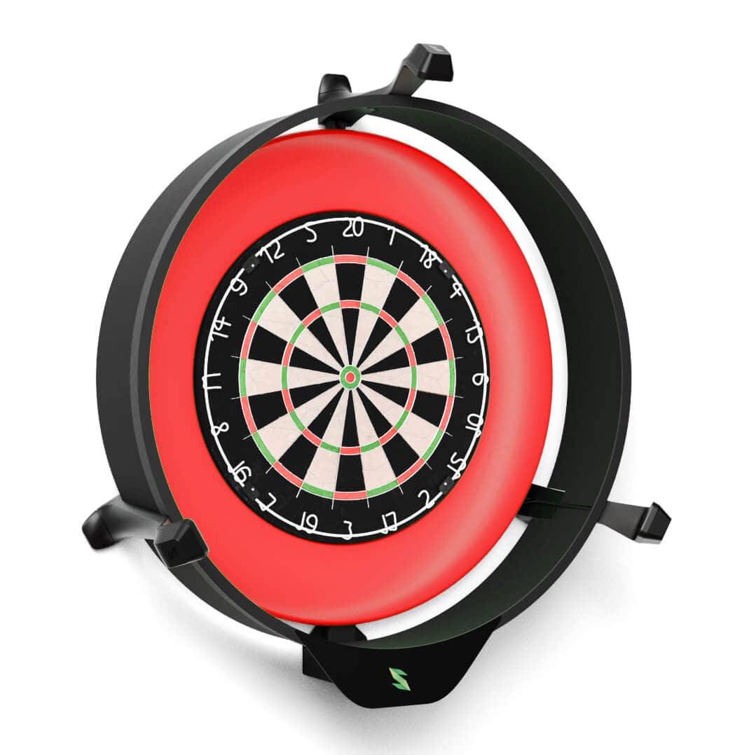 Runde elektronische Dartscheibe in Rot mit nummerierten Zielfeldern, montiert in einem schwarzen Befestigungsring auf weißem Hintergrund.