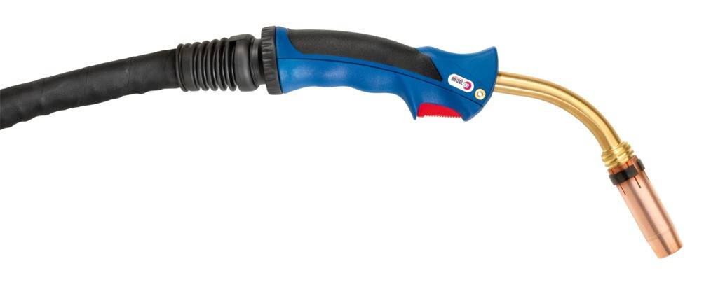 Nahaufnahme einer blau-schwarzen Schweißbrenner mit angeschlossenem Schlauch, der in einer Kupferdüse endet.