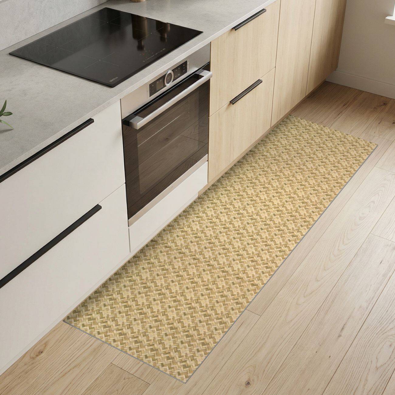 Moderne Küche mit eingebautem Ofen und schwarzem Kochfeld, beigen Schränken und einem langen gewebten Teppich auf hellem Holzfußboden.